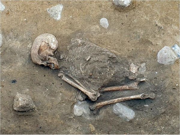 Hallan esqueleto de una mujer fallecida hace más de 4.000 años