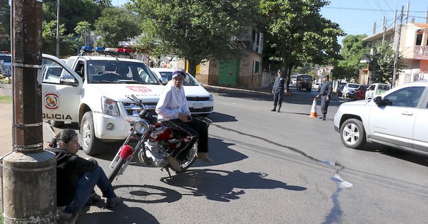 No está penado que alguien desvíe una barrera policial