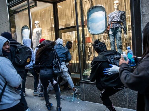 Trump recurre a militares, mientras siguen protestas y saqueos en EEUU