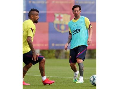El Barça volvió a entrenar con 23 futbolistas, incluido Suárez