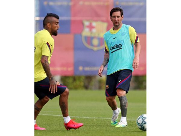 El Barça volvió a entrenar con 23 futbolistas, incluido Suárez