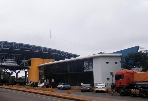 Unas 100 tomas diarias de hisopados se realiza a camioneros que ingresan al país