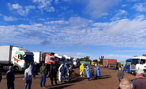 HOY / Camioneros son sometidos a prueba de Covid-19 y resultados estarán el viernes