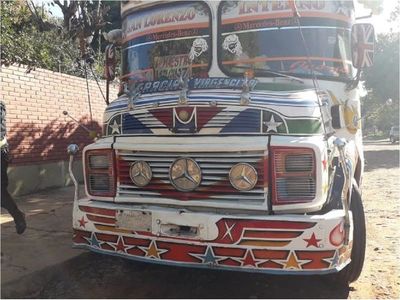 Mujer fallece tras ser arrollada por un vetusto bus de línea interna