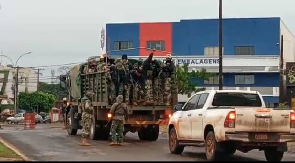 Ridículos: Con una camionada de militares pretenden cerrar frontera Pedro Juan - Ponta Porâ
