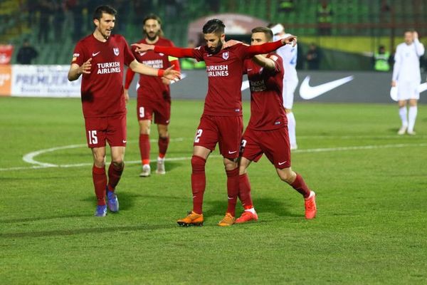 Bosnia canceló la temporada y coronó campeón al FK Sarajevo - Fútbol - ABC Color