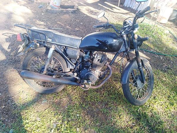 CONTABA CON ARRESTO DOMICILIARIO Y FUE SORPRENDIDO PASEANDO POR LA CIUDAD