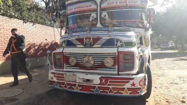 Mujer fallece tras ser arrollada por un vetusto bus de línea interna