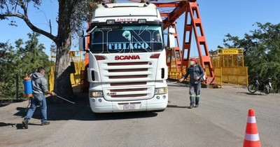 Realizan pruebas de COVID-19 a camioneros y desinfectan vehículos en Falcón