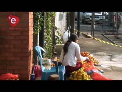 DESDE NUEVA ALBORADA Y CON VENTA DE FRUTAS, SE GANAN EL SUSTENTO DIARIO