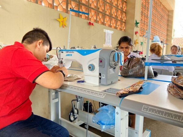 Empresa compra 10.000 tapabocas confeccionados por reclusos