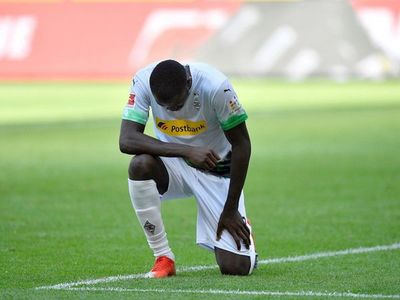 FIFA pide no sancionar a jugadores por mostrar solidaridad con George Floyd