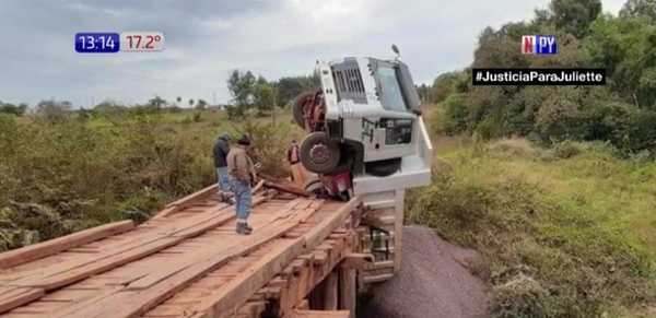 Camión tumba vuelca en precario puente de Caazapá | Noticias Paraguay