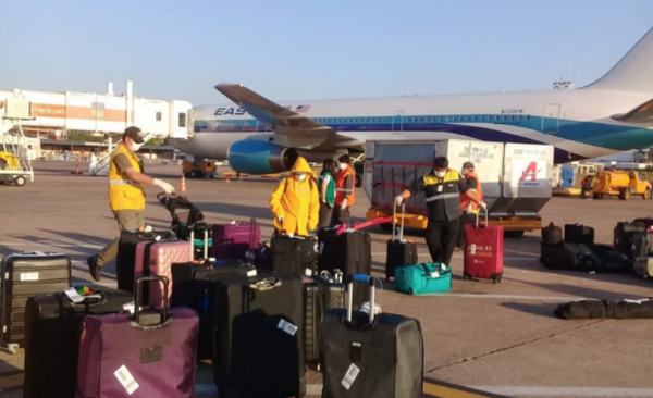 HOY / Un centenar de paraguayos vienen en vuelo humanitario de Bolivia