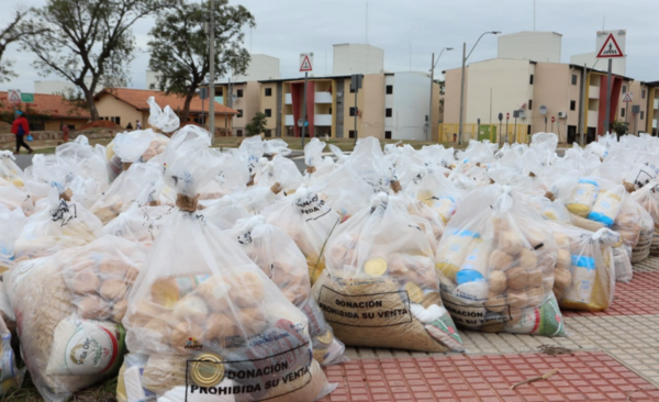 HOY / Distribuyen kit de alimentos a los pobladores del barrio San Francisco
