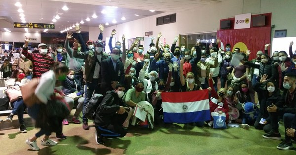 Repatriaron 104 connacionales de Bolivia