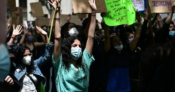 Las protestas se intensifican en EEUU en respuesta al tono marcial de Trump