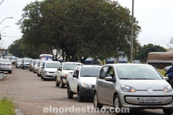 Comerciantes fronterizos se manifiestan contra la prohibición del paso libre de mercaderías en la línea internacional