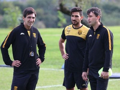 Gustavo Costas aguarda por instrucciones finales
