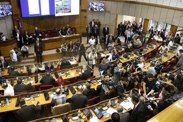 Dos colorados y un liberal diputan presidir el Senado