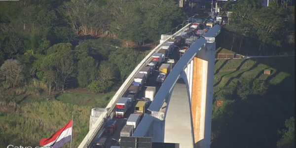 CAMIONEROS se quejan de nuevo horario de paso por el PUENTE de la AMISTAD