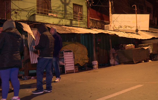 Trabajadores cuestionan desalojo de puestos en el Mercado 4