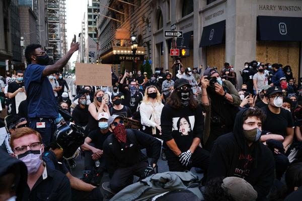 Noche de protestas en Nueva York: “¡Que le jodan al toque de queda!” – Prensa 5