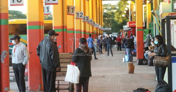 Buses del interior no ingresan a Terminal de Ómnibus como medida de protesta