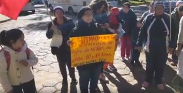 Mujeres rurales de Caaguazú se manifiestan reclamando atención al sector materna