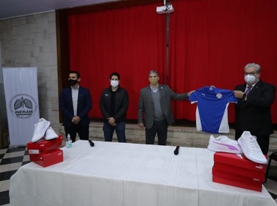 La APF y Puma junto a los héroes de blanco - APF
