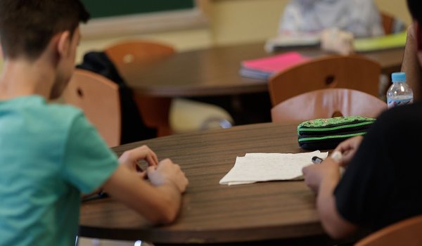Anuncian despidos masivos en el sector privado de la educación