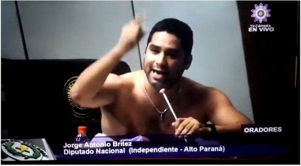 Diputado se saca la camisa en plena sesión, al hablar sobre la crítica situación de Alto Paraná - Nacionales - ABC Color