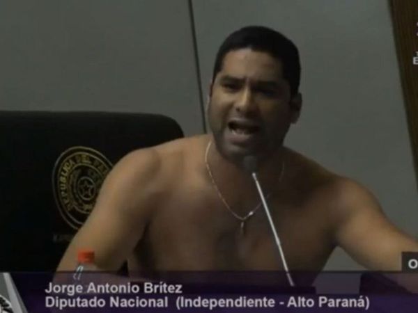 Diputado se sacó la remera para pedir reapertura de la frontera con Brasil