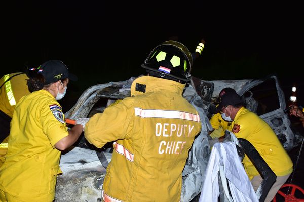 Destacable labor de los bomberos y policías en el accidente de ayer - Digital Misiones