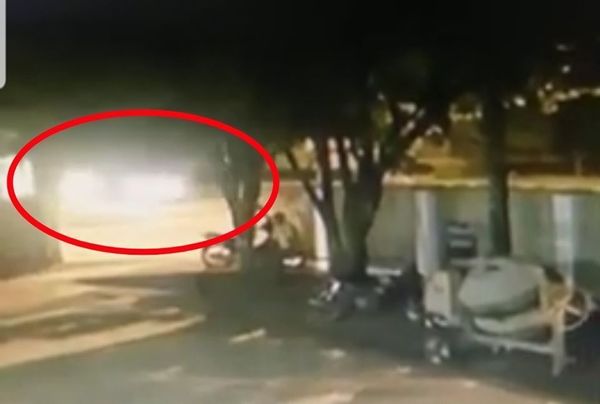 Jovencitos juegan carrera de moto al costado del hospital en Santa Rosa - Digital Misiones