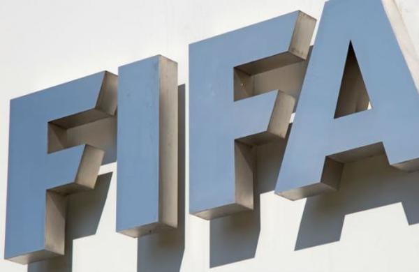 La FIFA sobre los homenajes de los futbolistas al fallecido George Floyd: 'Merecen un aplauso' - SNT