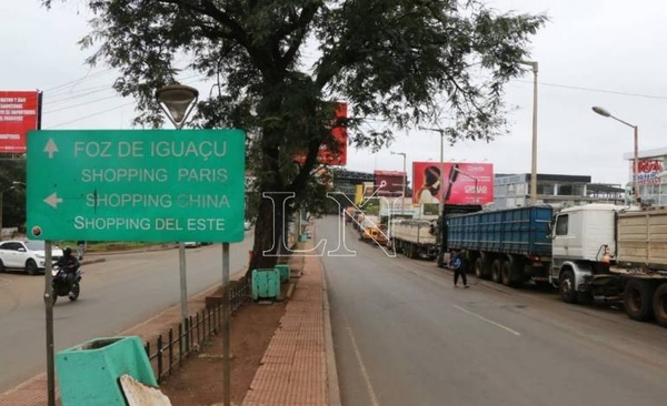 HOY / Más de 300 camiones entran y salen por día por el Puente de la Amistad