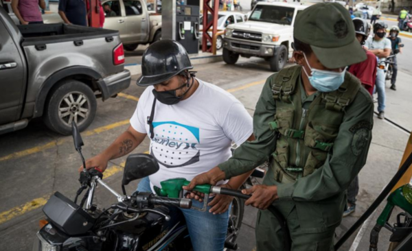 HOY / Venezolanos protestan por las nuevas medidas sobre el combustible