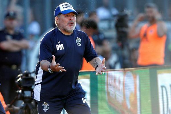 Diego Maradona extiende su vínculo con Gimnasia