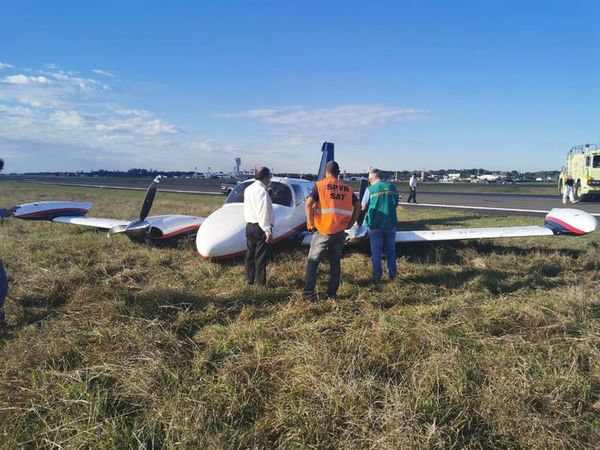 Aterrizaje accidentado de una avioneta en el Silvio Pettirossi - Nacionales - ABC Color