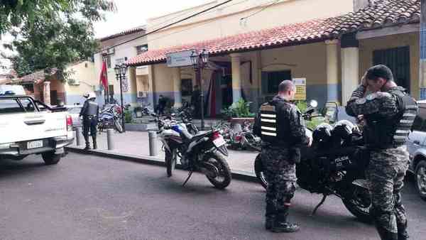 Motochorros asaltaron a esposa de radialista luqueño • Luque Noticias