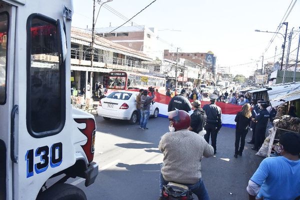 Por desalojo, cerraron avenida en Mercado 4 - Locales - ABC Color