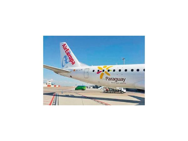 Estado pagó 6 pasajes en el vuelo que sale hoy de Madrid