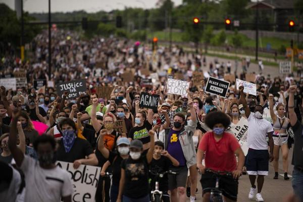 Continúan las multitudinarias protestas en Los Ángeles contra el racismo » Ñanduti