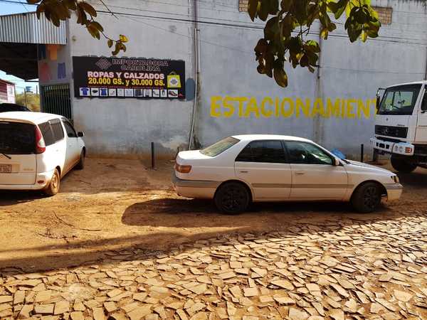 Miguel Prieto convierte vereda en “estacionamiento privado”