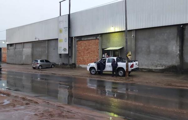 Asalto con toma de rehenes en fábrica de cartón en Ñemby