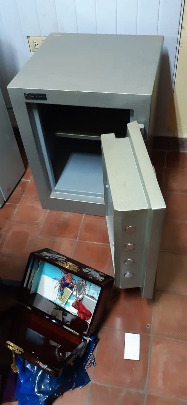 En robo tipo comando toman rehenes y se llevan dinero de una fábrica de Ñemby - Nacionales - ABC Color
