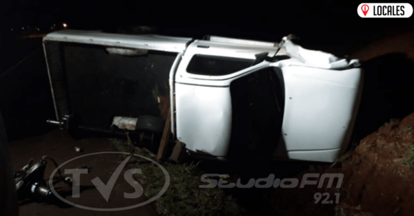 Una rueda causó el vuelco de una camioneta