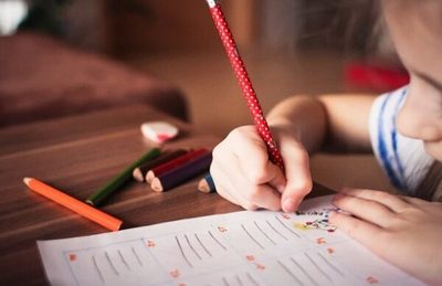 Fiscal no permite que madre vea a su hija desde agosto, denuncian
