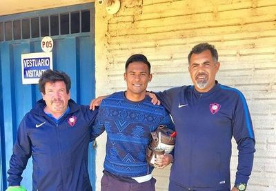 Mencia: de haber jugado ayer en Costa Rica a pasar la noche en la Comisaria por el ‘piki vóley’ - Fútbol - ABC Color